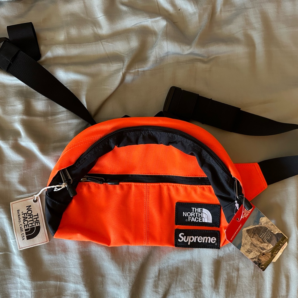 NWT THE NORTH FACE®/SUPREME® ROO II LUMBAR PACK RARE